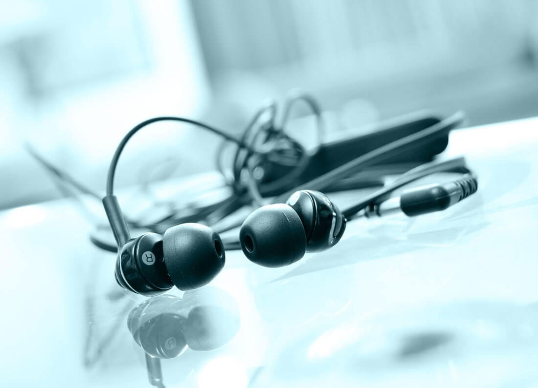 5 Brilliant Ways To Teach Your Audience About Best Chippers Branded Earphones